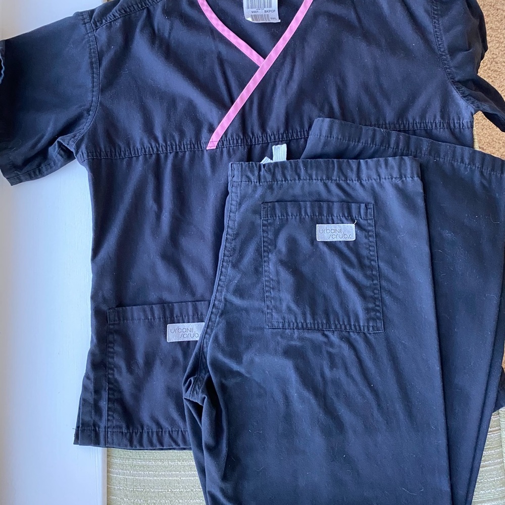 Women’s Urbane Scrubs scrub set